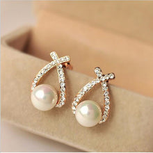 Load image into Gallery viewer, Wholesale Fashion Gold Crystal Stud Earrings Brincos Perle Pendientes Bou Pearl Earrings For Woman