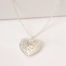 Load image into Gallery viewer, 2017 The Latest Heart-shaped Necklace Love To Play Open A Small Photo Korean Female Hollow Box Necklace With Flower